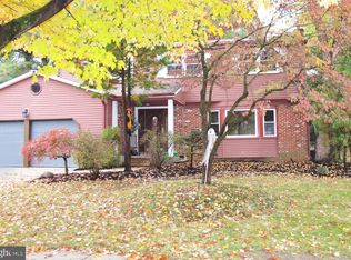 518 Perry Dr, Mount Laurel, NJ 08054