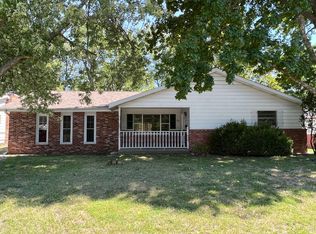 1868 S Bruce Ave, Springfield, MO 65804