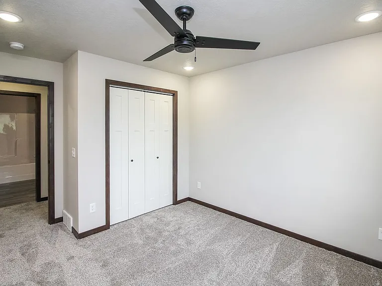 600 & 620 W Samantha St #4 — Photo 10