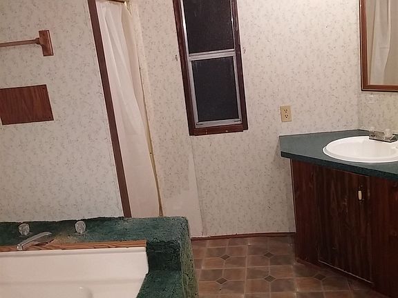 4th image of 168 Skipper St #2