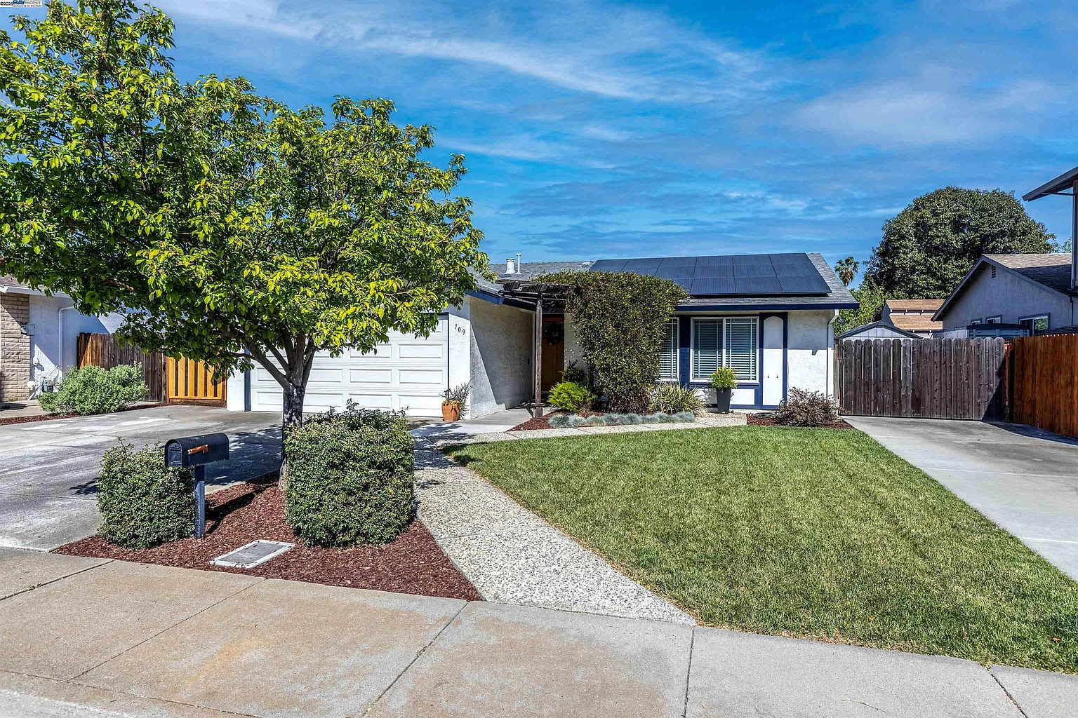 709 Oriole Ave photo 1