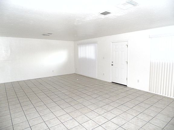4th image of 3845 W Glendale Ave