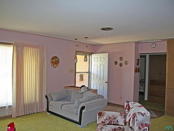 3rd image of 821 Kathie Dr