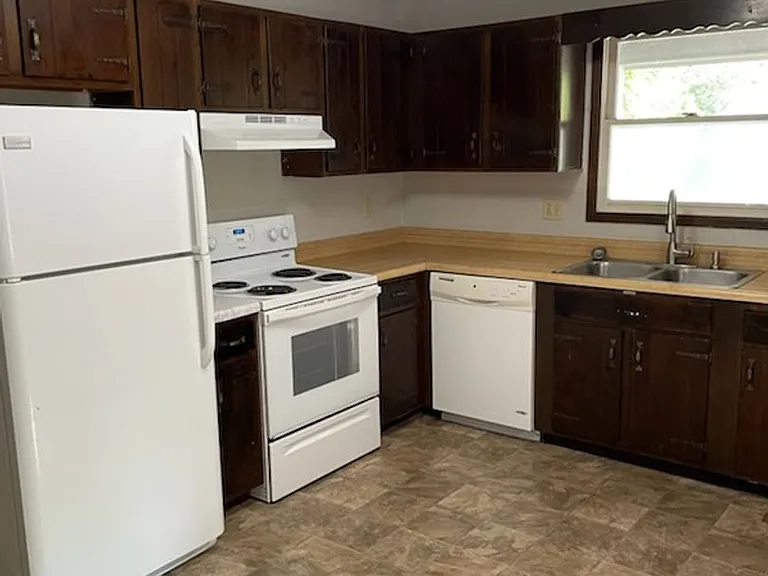 1535 Jordan Ave NW — Photo 2