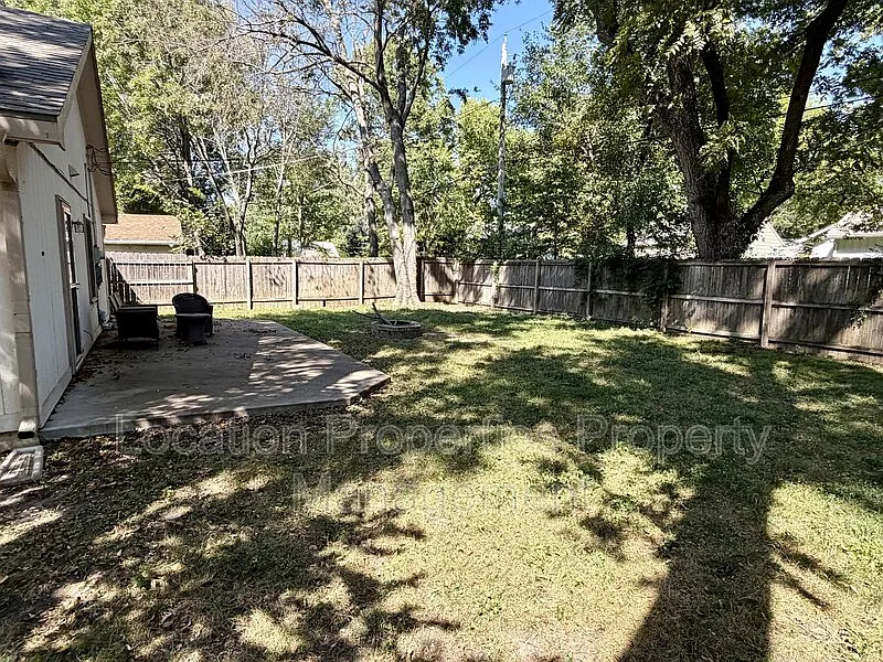 3 bed, 2.0 bath, 1320 sqft, $2,185 — Photo 3