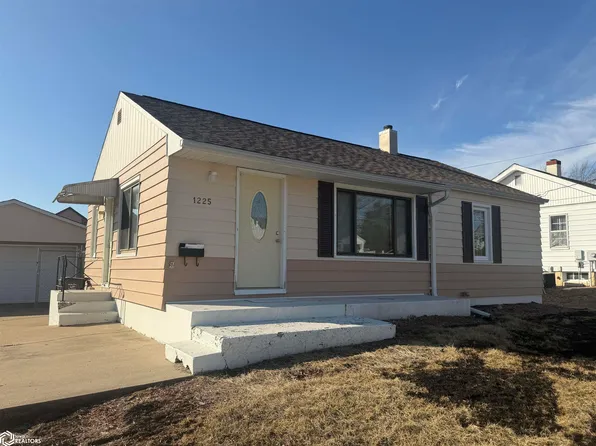1225 Brentwood Dr, Ottumwa, IA 52501