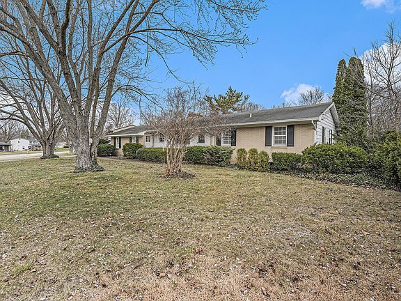 3rd image of 2533 Rockhill Dr NE