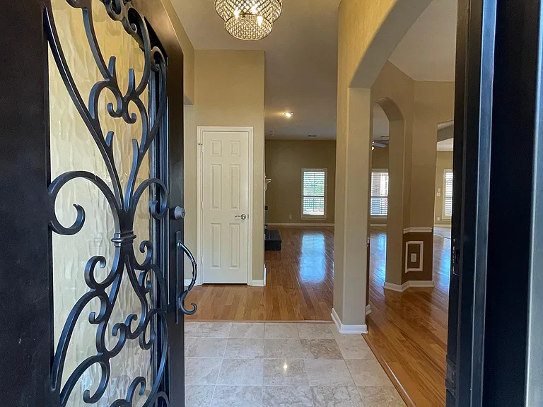 239 Sable Fls — Photo 4