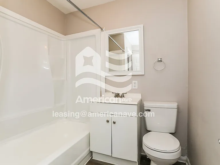 216295_007_main_bathroom_8.jpg