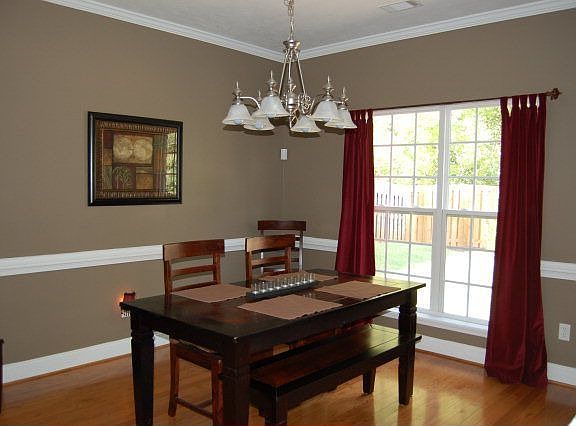 5th image of 271 Stonington Dr