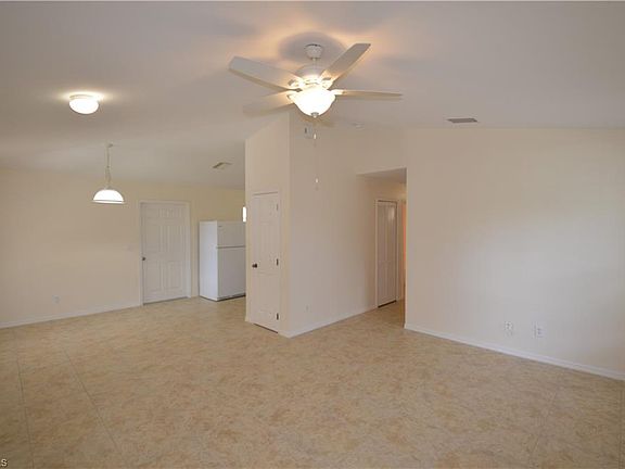 4th image of 2067 Henderson Ave