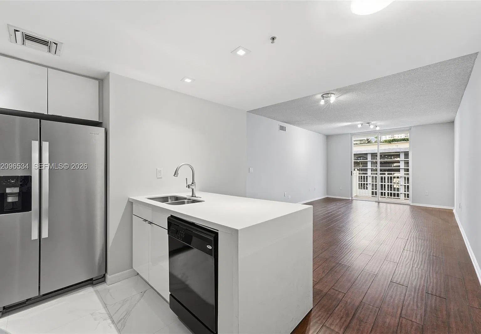 Fortune House Condo — Photo 2