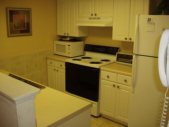 3rd image of 2943 Bayshore Dr E