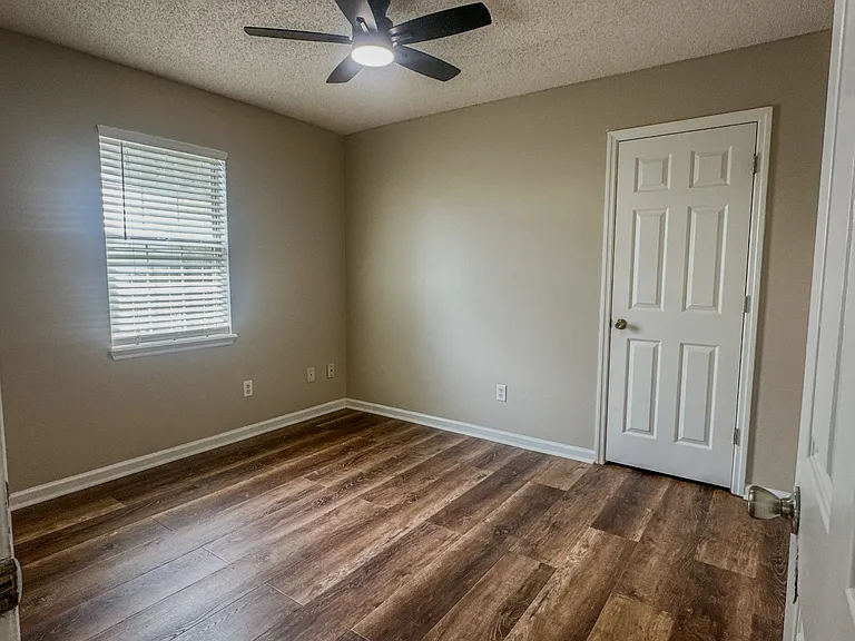 3924 Heatherwoods Dr — Photo 6