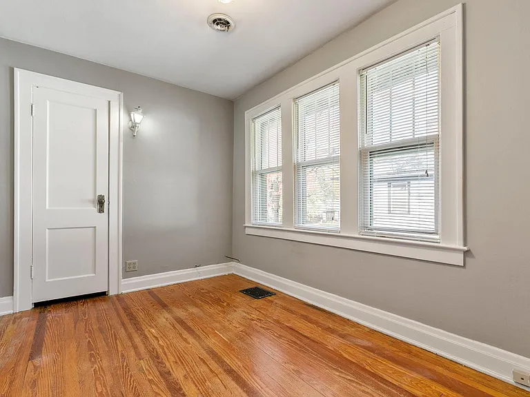 5607 Broadway St — Photo 21