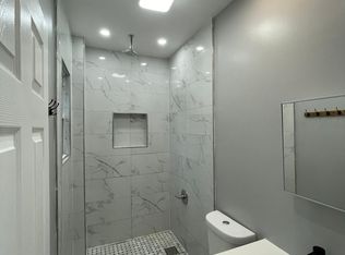 86 S Fulton St #A, Woodbridge, NJ 07095