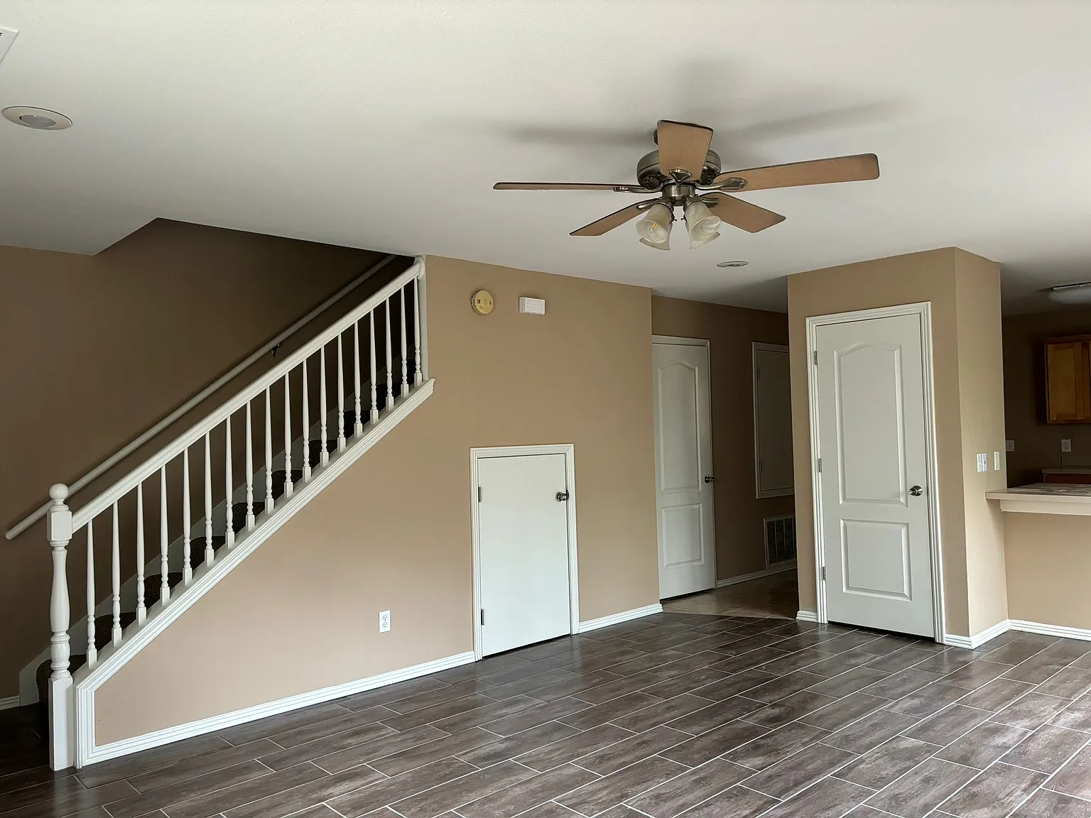 3 bed, 2.5 bath, 1225 sqft, $1,350 — Photo 3