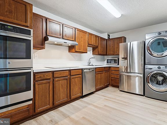 5th image of 203 Yoakum Pkwy APT 806
