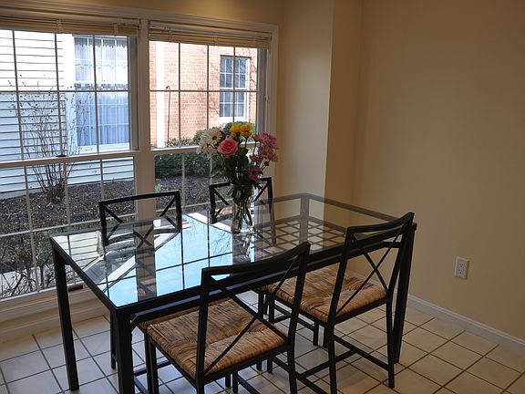 5th image of 225 Westwind Dr