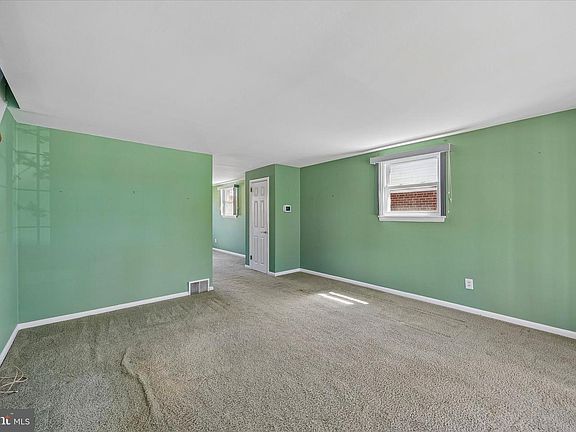3rd image of 3527 Primrose Rd