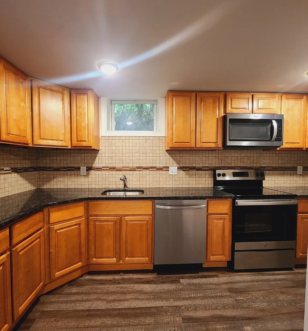 2 bed, 1100 sqft, $1,300 — Photo 3