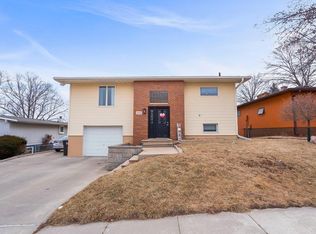 4202 Heritage Rd, Cedar Falls, IA 50613