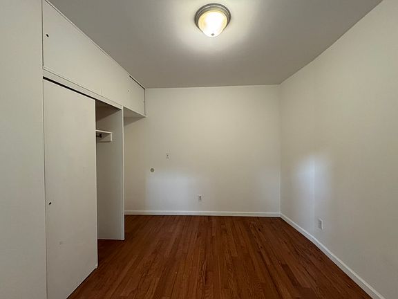 4th image of 451 W 44th St APT 4