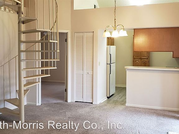2nd image of 2847 Meadowlark Ln