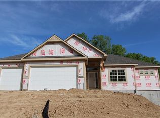 13777 Clear Creek Dr, Parkville, MO 64152