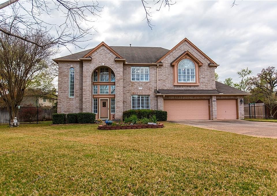 1st image of 1829 Cedar Bend Dr