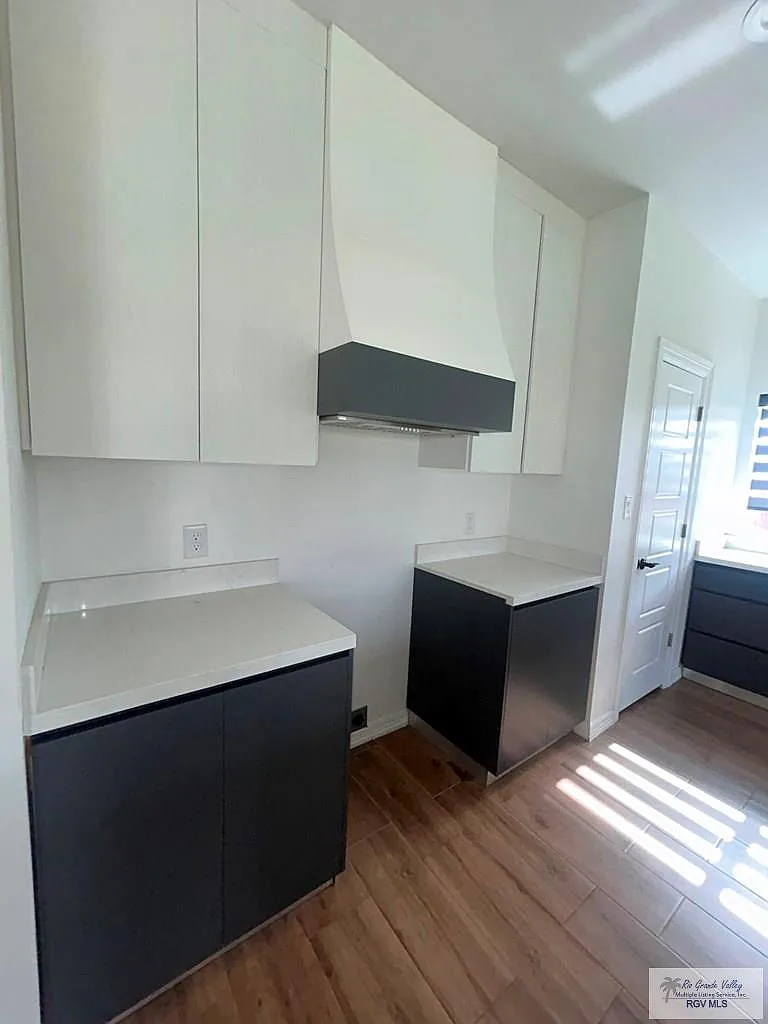 3 bed, 2.5 bath, 1800 sqft, $2,300 — Photo 4