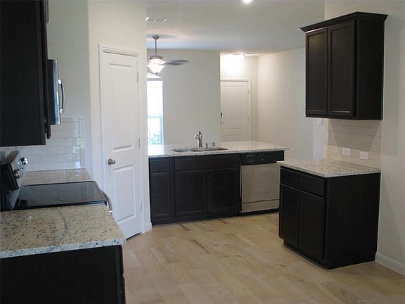 5th image of 106 Morningstar Ln