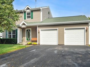 1052 Revere Ln, Island Lake, IL 60042