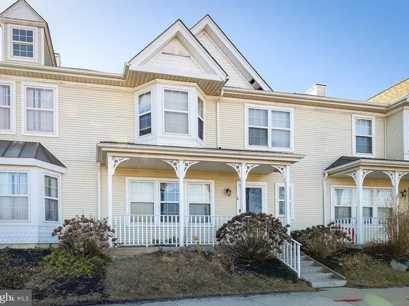 16 Lighthouse Ct, Atlantic City, NJ 08401