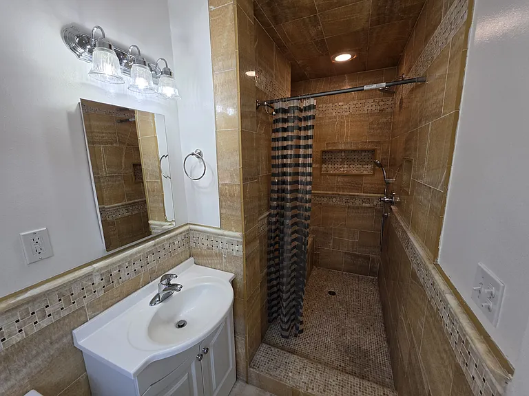 20758 Stephanie Dr — Photo 10