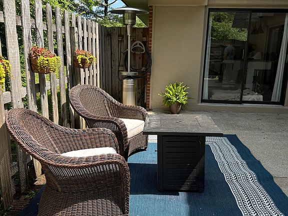 2nd image of 401 SE Redding Rd #31