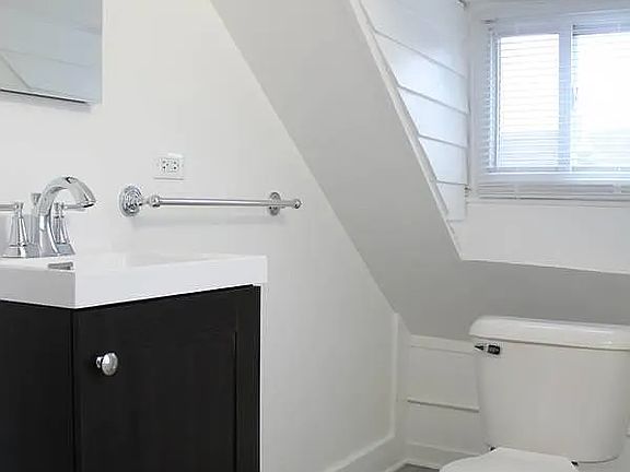 4th image of 2531 W Lyndale St #2R
