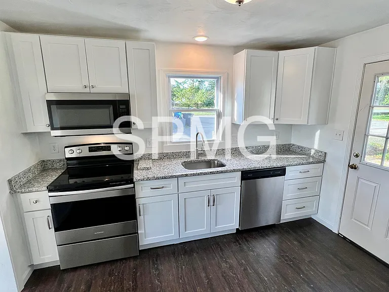 5125 Airport Rd NW — Photo 2