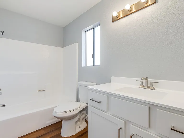 708 E Aire Libre Ave — Photo 18