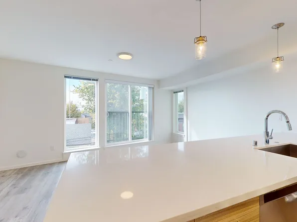Reverie on Beacon Hill! Modern city living!