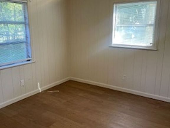 3rd image of 2053 Bellevue Way