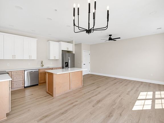 3rd image of 212 W Jere Whitson Rd