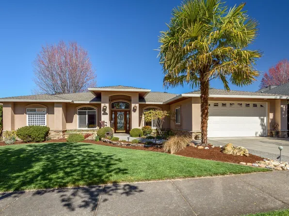 472 Robert Trent Jones Blvd, Eagle Point, OR 97524