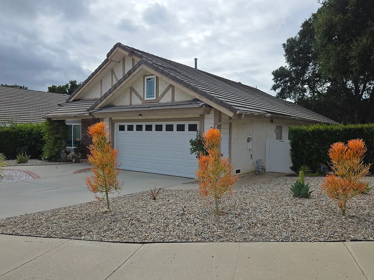 Building Photo - 6797 Oak Forest Dr