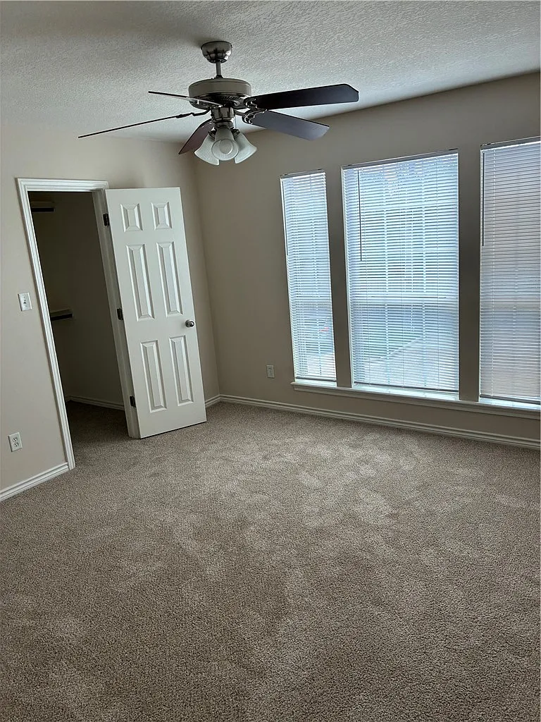 2 bed, 2.5 bath, 1332 sqft, $1,200 — Photo 4