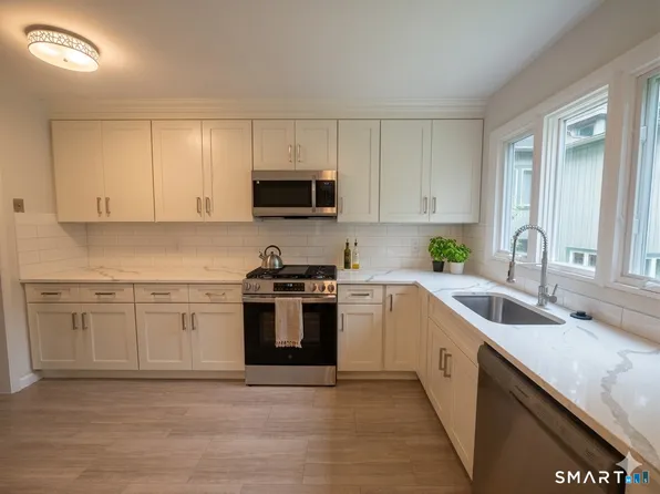 8 Lyle Court #G, Farmington, CT 06032