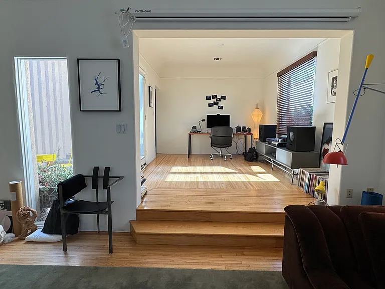 Hayes Dr — Photo 1