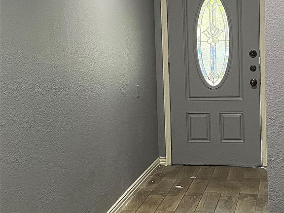 3rd image of 11910 Hunkler Dr