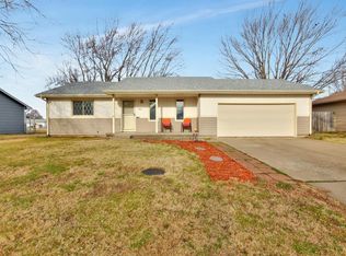 405 N Marlen Dr, Haysville, KS 67060