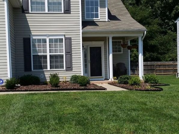 405 Queensbury Ln